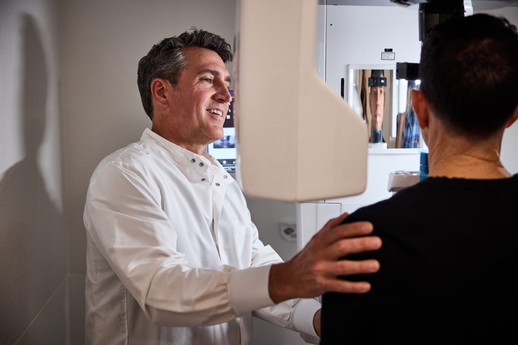 Dentist performing a patient x-ray at Permanente Dentistry